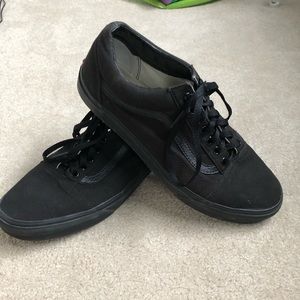 Vans size 10.5 All black Old Skool shoes